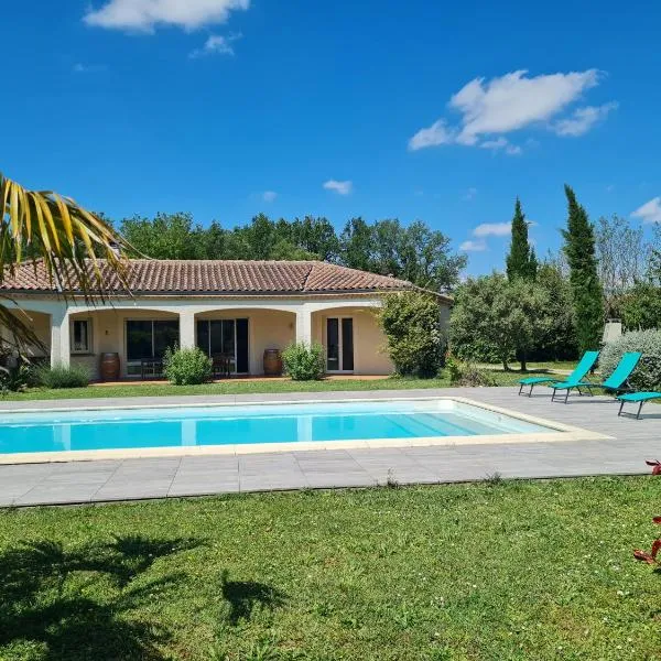 VILLA - BAIN NORDIQUE SPA EXTÉRIEUR - POÊLE FINLANDAIS - PISCINE - Gaillac，位于Montans的酒店