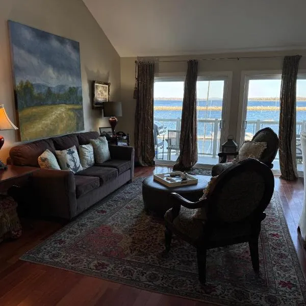 Oceanfront Luxury Magical Views Sunset and Sunrise，位于Western Shore的酒店