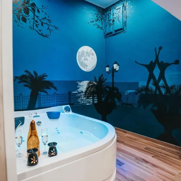 Moon Suite - Taranto Centro - Vasca Idromassaggio，位于塔兰托的酒店