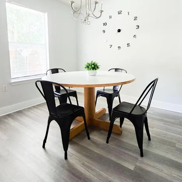 Cozy Home Near Downtown Austin And Airport，位于奥斯汀的酒店