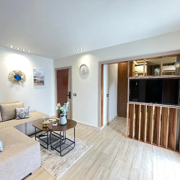 Luxury Studio House Suite 1200-6，位于十月六日城的酒店