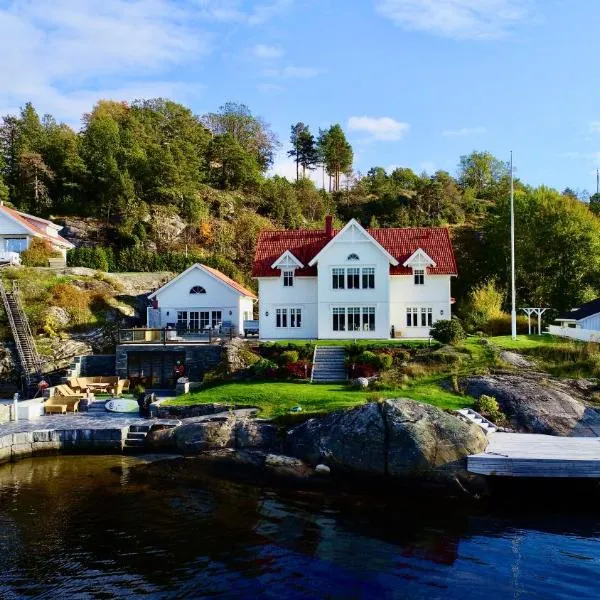 Leilighet ved sjøen i idylliske Risør，位于里瑟尔的酒店