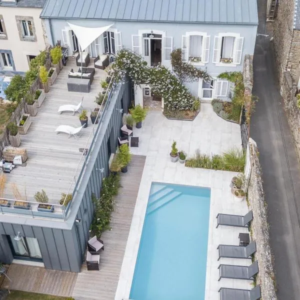 Chambre privée avec piscine，位于Saint-Planchers的酒店