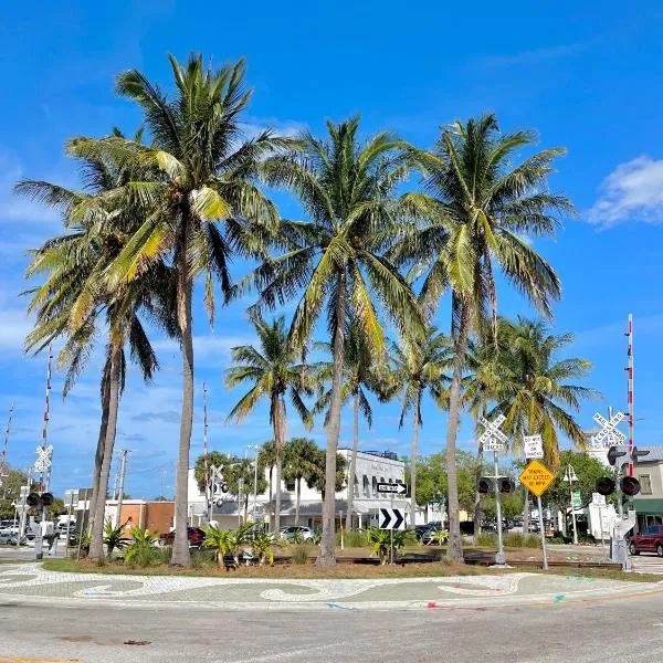 Sunny - Pool - Close to Beach - Fishing - Boat Ramp，位于詹森比奇的酒店