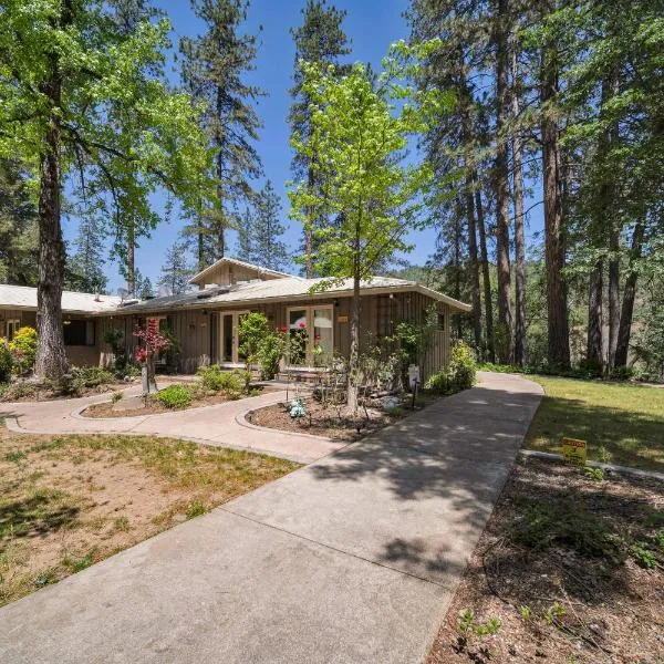 The Inn at Shasta Lake,位于莱克海德的酒店