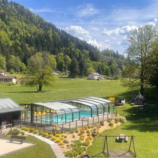 Gite Roche Des Ducs avec Piscine toute l'année, Spa, Sauna, Hammam，位于Cleurie的酒店