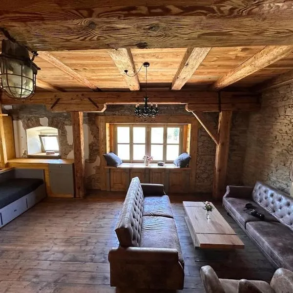 Farma Bláto - Apartmány Sýpka a glamping，位于Uhlířské Janovice的酒店