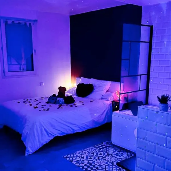 Amour Azur Appartement pour 2 avec jacuzzi et terrasse à 2 minutes de la mer，位于瓦洛里的酒店