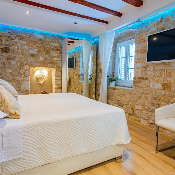 Apartments & Rooms Trogir Stars FREE PARKING，位于斯拉汀的酒店