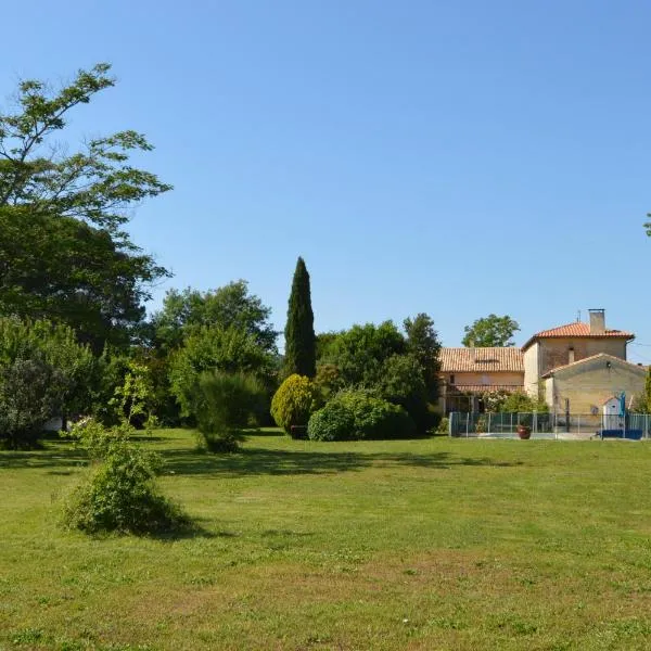 Cinégîte du jardin aux étoiles - Proche de Saint Emilion，位于Saint-Pey-de-Castets的酒店