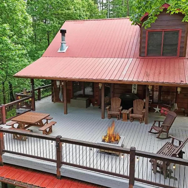 Sophisticated 3BR Cabin • Luxury, Decks & Firepits，位于车里罗格的酒店