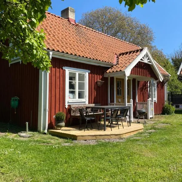 Bo i egen stuga på härlig ölandsgård，位于雪平斯维克的酒店