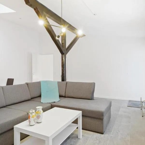 Charming - Luxurious 1 bedroom apartment in The Heart of Aalborg，位于奥尔堡的酒店