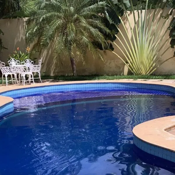 Casa Charmosa com Piscina - Quartos Privativos，位于圣雷蒙多-诺纳图的酒店