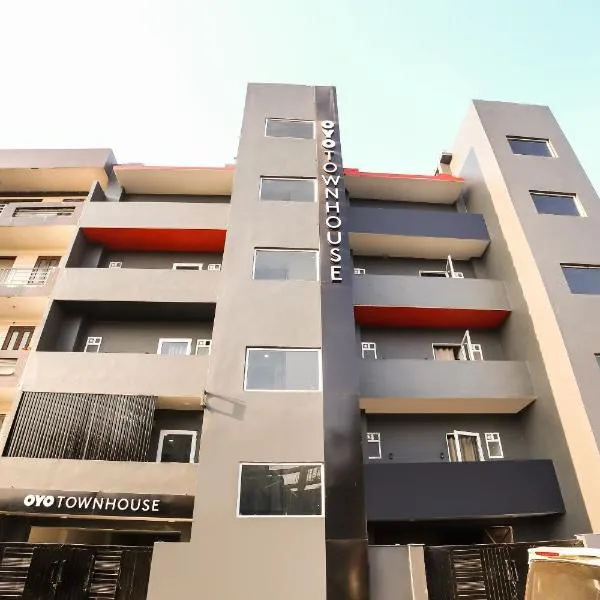 Townhouse Shahdara Near Yamuna Sports Complex，位于新德里的酒店