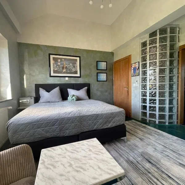 Tona - Miran apartman - Parking - Samostalna prijava，位于卡尔洛瓦茨的酒店