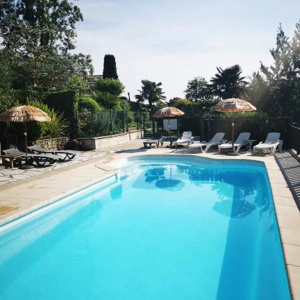 Domaine L'Amourie Sud Ardèche，位于Saint-Étienne-de-Fontbellon的酒店