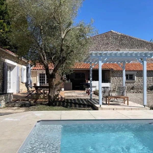 La Villa Archipel Royan Suites & Pool Tennis，位于Saint-Sulpice-de-Royan的酒店