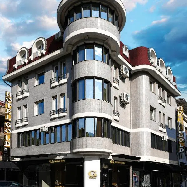 Hotel Gold Inn，位于Zajmovo的酒店