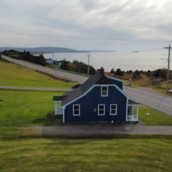 Ocean Spray Vacation Home - spectacular sunset views，位于Cap Le Moine的酒店