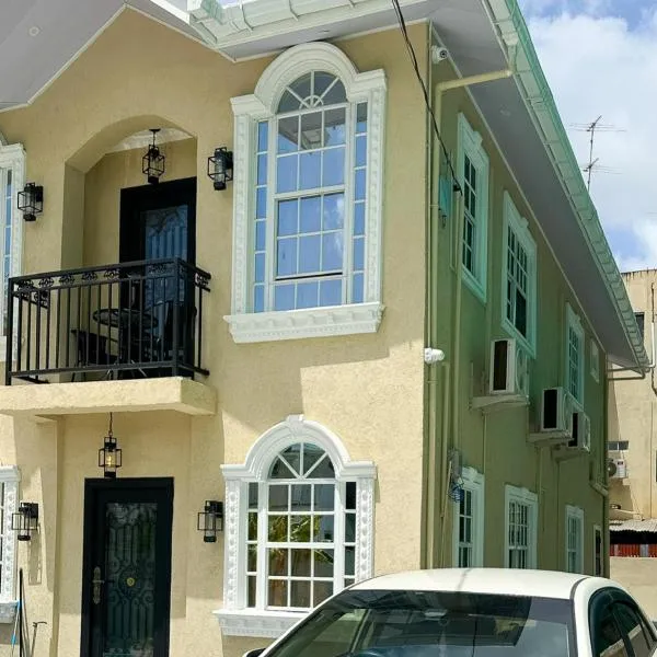 Luxurious 2 Bedroom Apartment- Georgetown，位于乔治敦的酒店