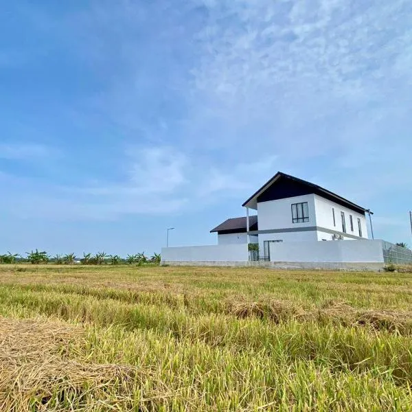 Rumah Burong - A home in a lush paddy field，位于哥打巴鲁的酒店