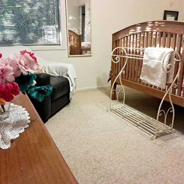 Secret Cottage，位于Waitara的酒店