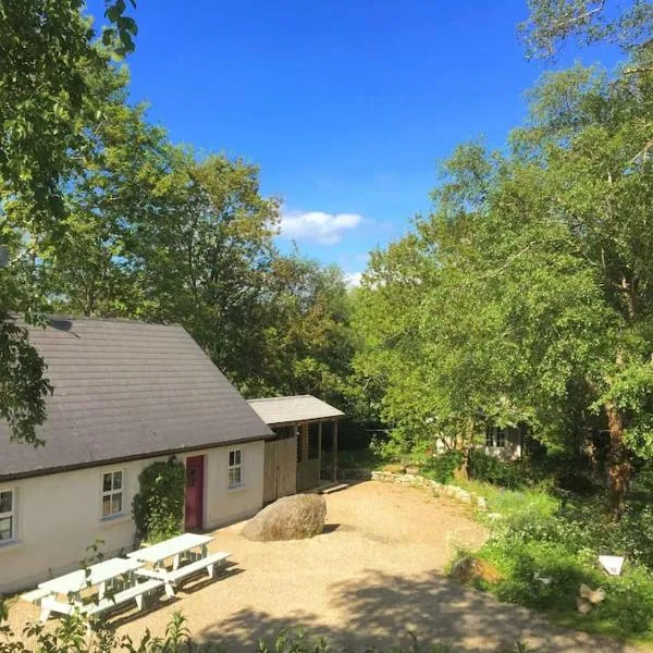 Cottage at the heart of Teapot Lane Glamping，位于Castlegal的酒店