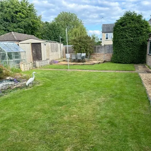 Central home Kidlington，位于基德灵顿的酒店