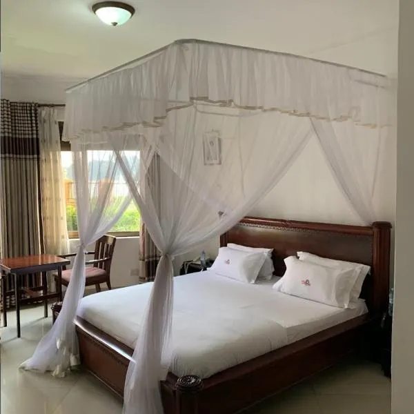 Sienna Beach and Safaris Hotel，位于恩德培的酒店