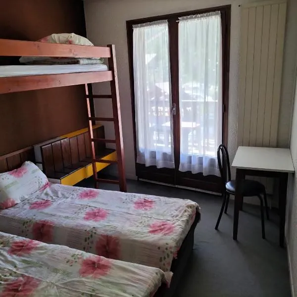 Chambre Triple avec Balcon et Salle de Bains Privative 4，位于瓦卢伊斯的酒店