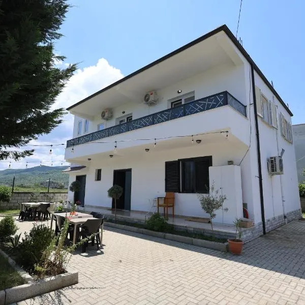 Apartment Baza Hostel，位于培拉特的酒店