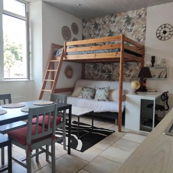 Charmant logement proche mer et montagne，位于阿斯帕朗的酒店