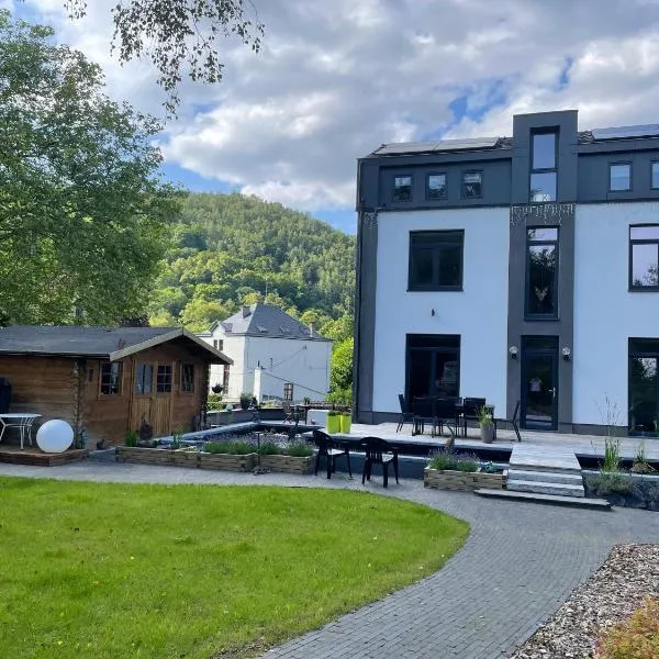 Gîte La Vieille Ferme Chaudfontaine et son jacuzzi，位于圣尼古拉的酒店