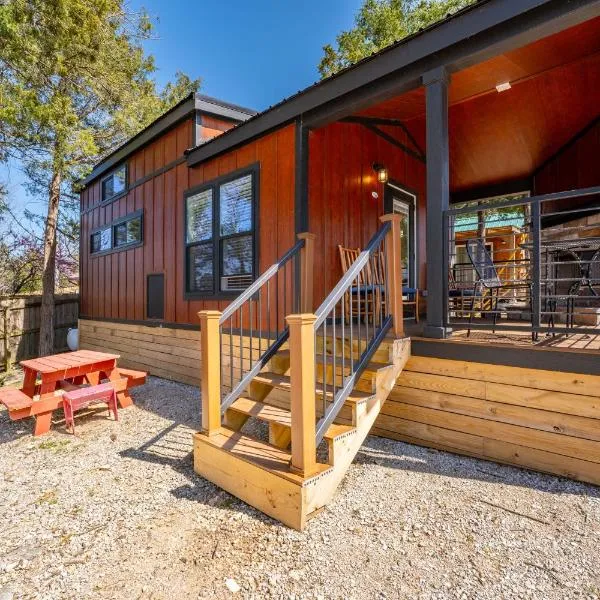 Cabin 1 Indian Point near SDC, Table Rock Lake, Marinas, & Branson，位于布兰森的酒店