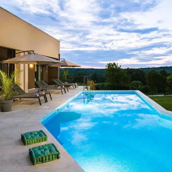 Residence Villa Manuela - Pool & Jacuzzi - Batlug,位于Batlug的酒店