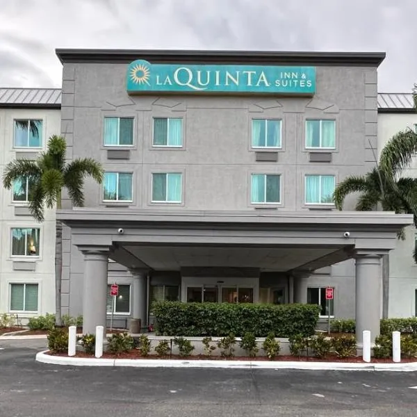 La Quinta Inn & Suites by Wyndham Sawgrass，位于黎明城的酒店