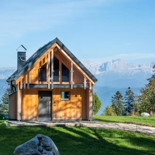 NEW OPENING "Sissi Chalets" - Unique Luxury Hideaway with Mountain view & Sauna，位于Mendola的酒店