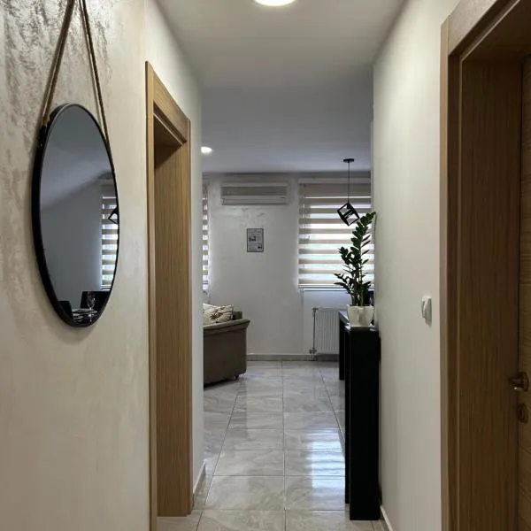 Apartman Gold LUX，位于Surčin的酒店