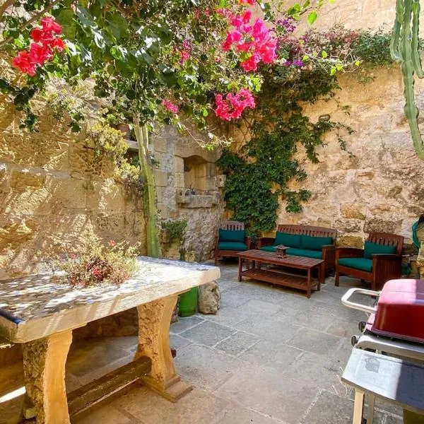 Mandy - An authentic 400 year old Gozo farmhouse，位于Taʼ Abram的酒店