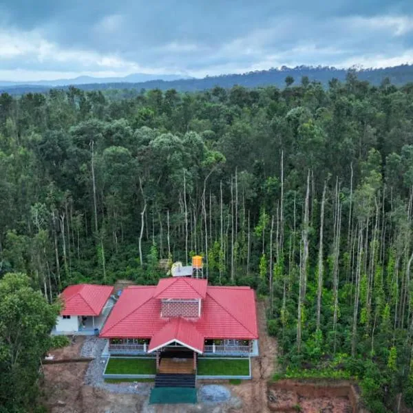 Kattegadde Homestay - Swimming Pool and Rooms with Private Balcony By Dazzle Destinations，位于Chikmagalur的酒店