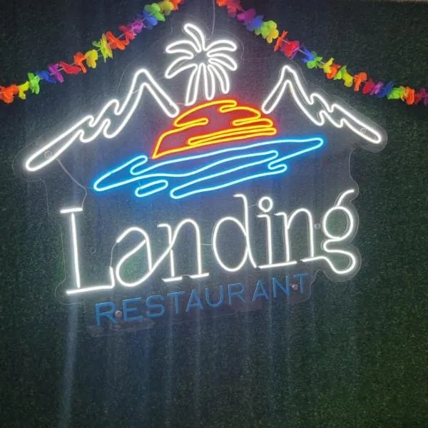 The Landing Hotel And Restaurant，位于Los Ángeles的酒店