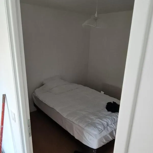 Appartement entier de 67 mettres carrés，位于Estissac的酒店