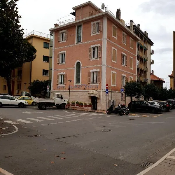 Piccolo hotel holiday center，位于菲纳莱利古雷的酒店