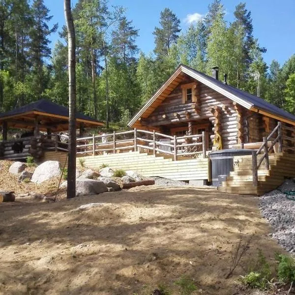 Kelo Villa for 8, with hot tub, by lake Päijänne，位于Selänpohja的酒店