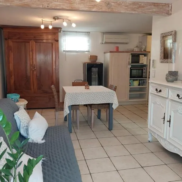 APPARTEMENT T2 PLAIN PIED，位于Labastide-Saint-Georges的酒店