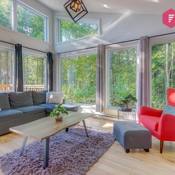 Le Coureur des bois de Portneuf - Private hot tub Pool Sauna Trails，位于Pont-Rouge的酒店