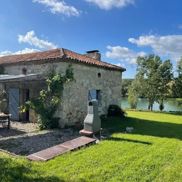 Gîte La Chartreuse avec piscine，位于Montpezat的酒店