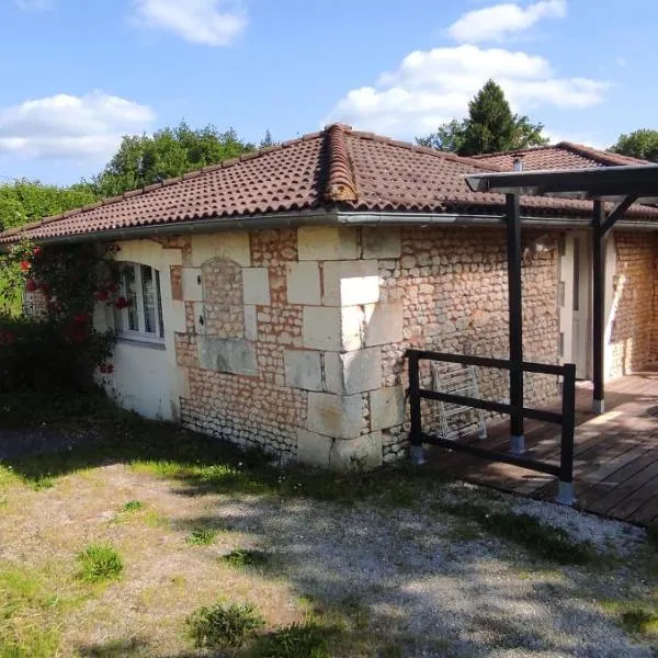 Studio du moulin de Montizeau，位于Saint-Maigrin的酒店