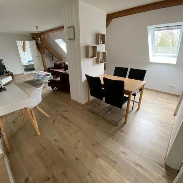 Moderne große Wohnung，位于Görmin的酒店